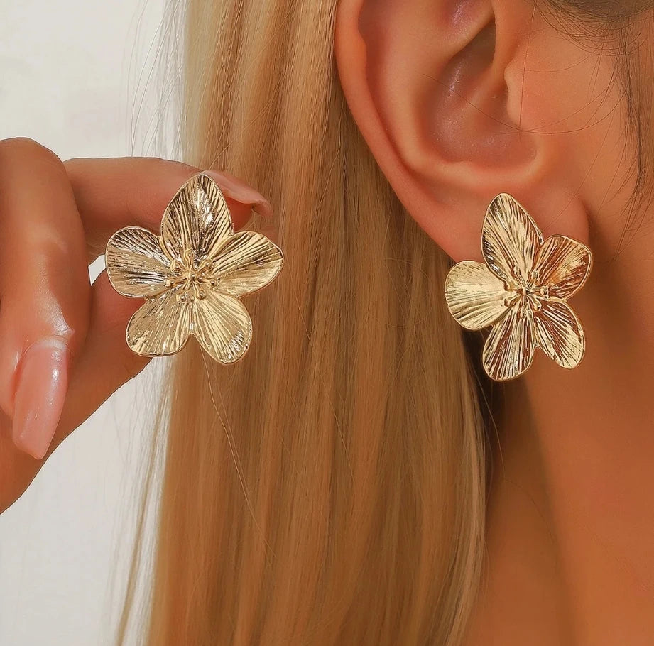 Retro Flower Stud Earrings for Women – Zinc Alloy Fashion Jewelry Gift