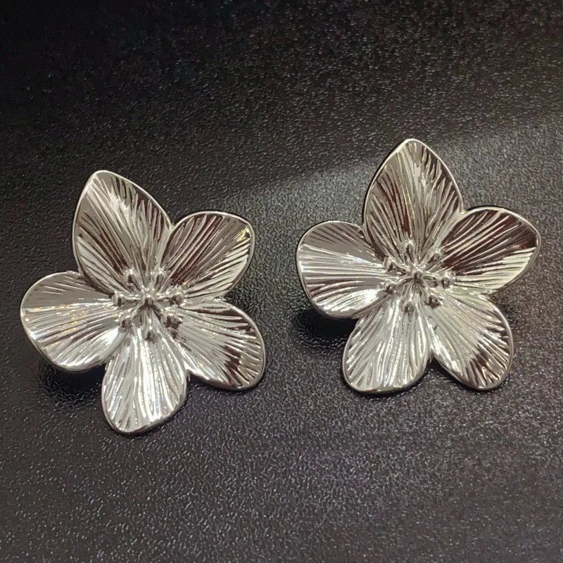 Retro Flower Stud Earrings for Women – Zinc Alloy Fashion Jewelry Gift
